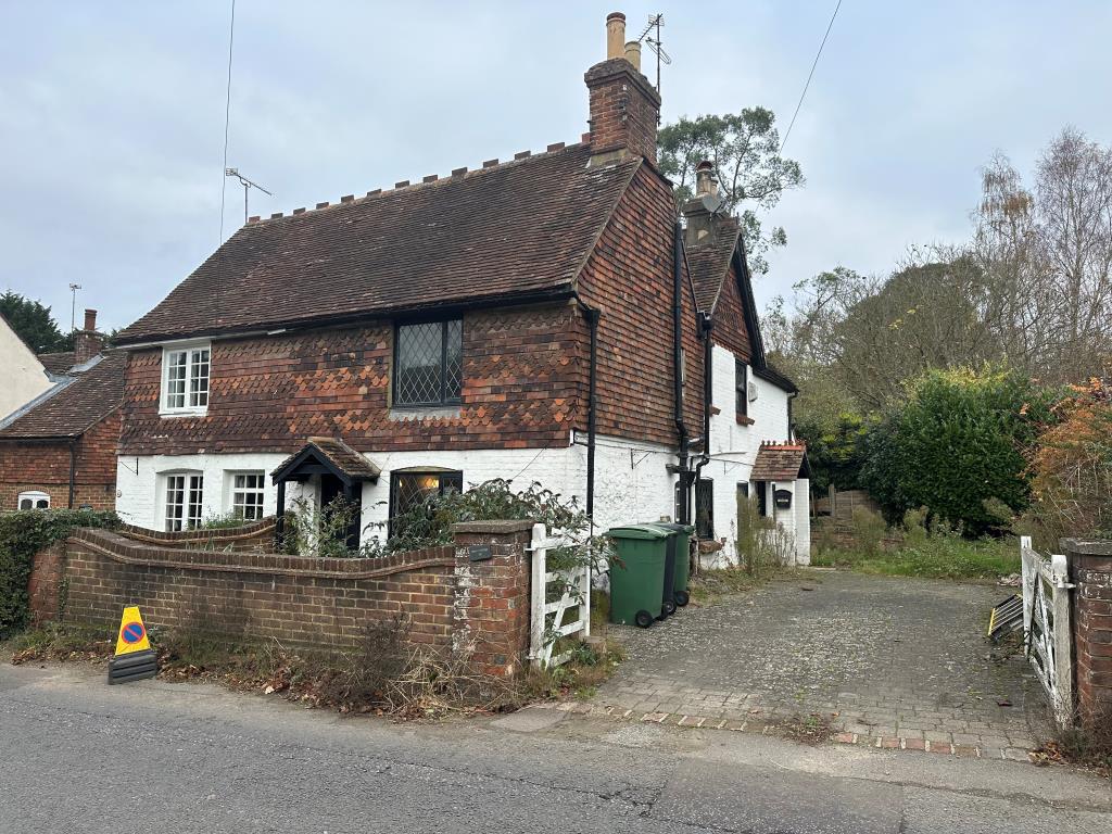 Lot: 44 - SEMI-DETACHED COTTAGE FOR REFURBISHMENT - Semi-detached cottage
